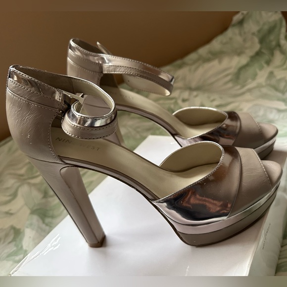 Nine West Cmon Platform Peep Toe heels in size 9 1/2 M - Picture 9 of 14